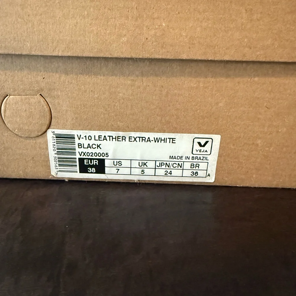 Veja V-10 Sneakers *NEW* - Picture 9 of 9